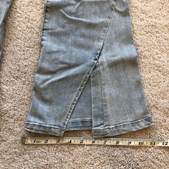 NWOT Versona Women's Flare Split Crop Ankle Light Wash Jeans - Picture 6 of 11